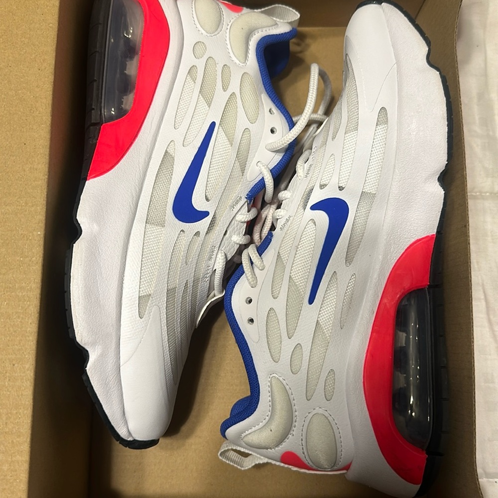 Woman size 7 air max exosense